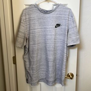 Men’s XL Nike thick athletic tee.